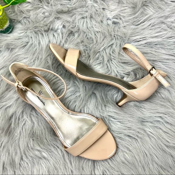 Shoes - NEW Worthington Wor Gains Sandals Beige Size 7.5 M